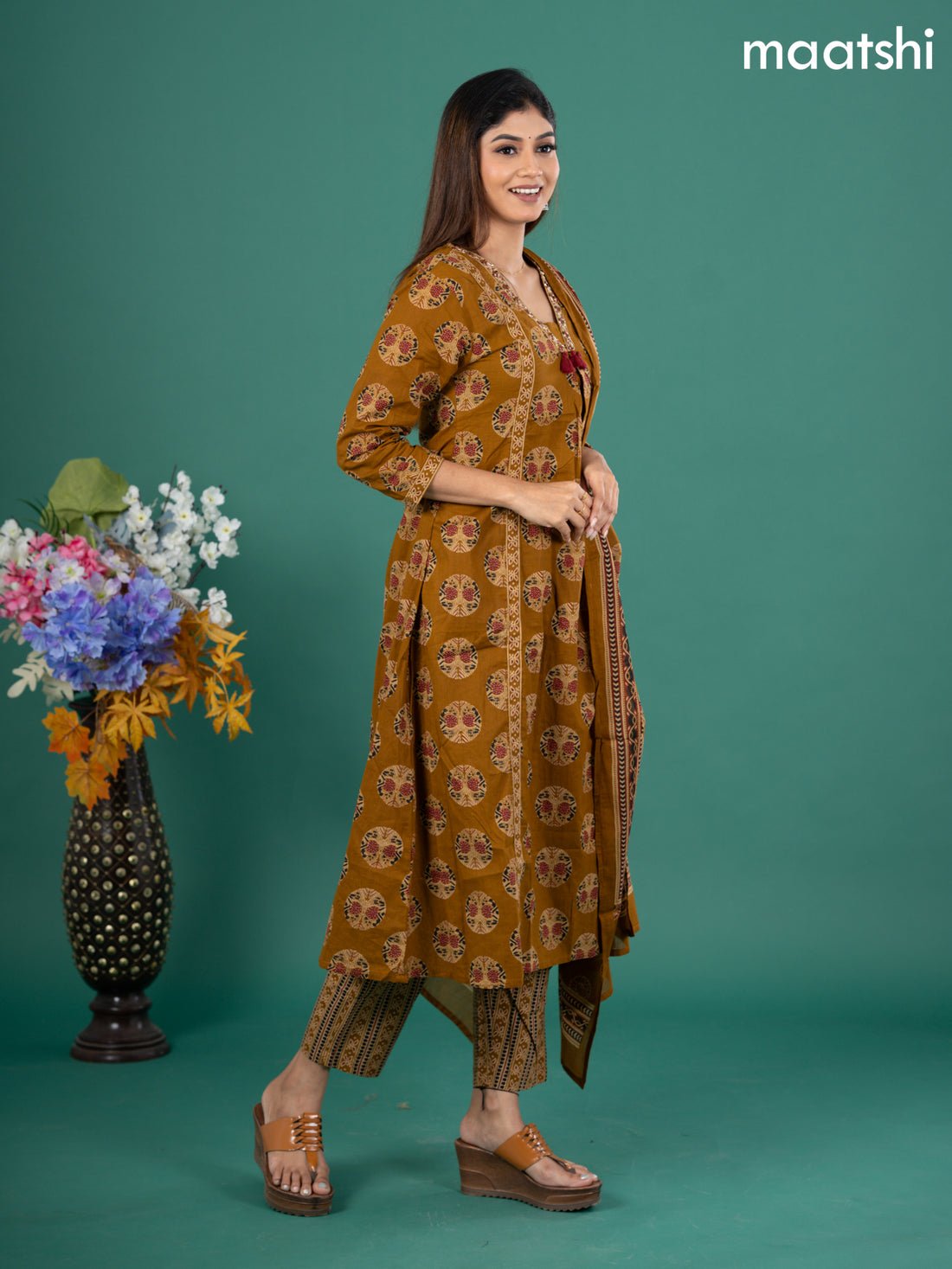 Elegant Cotton Three-Piece - Image 2